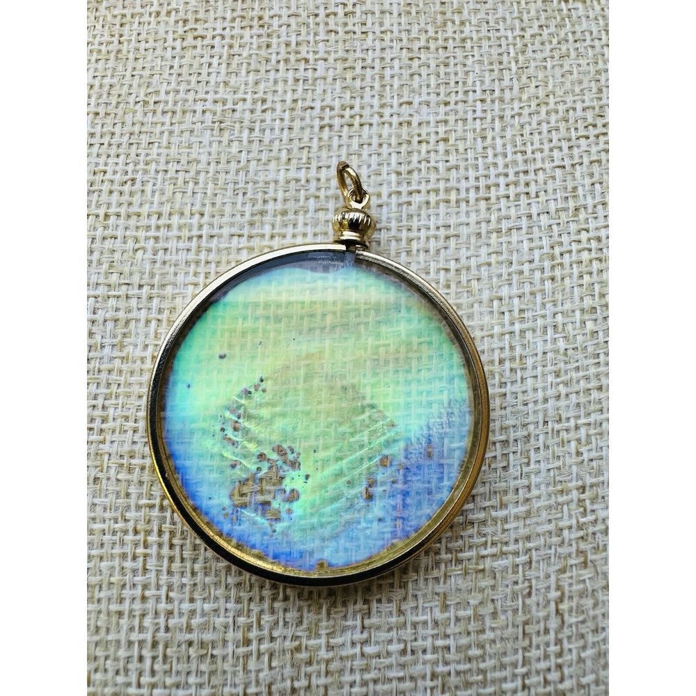 Vintage 1960s Gold Tone Egyptian Hologram Pendant Circle Glass Pyramid 3D Egypt‎